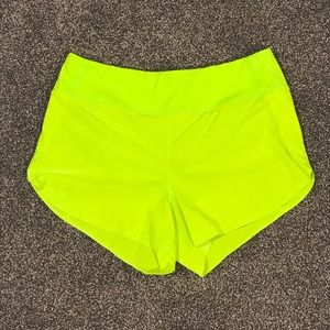 Athleta Run With It 3” Short. Size Medium.